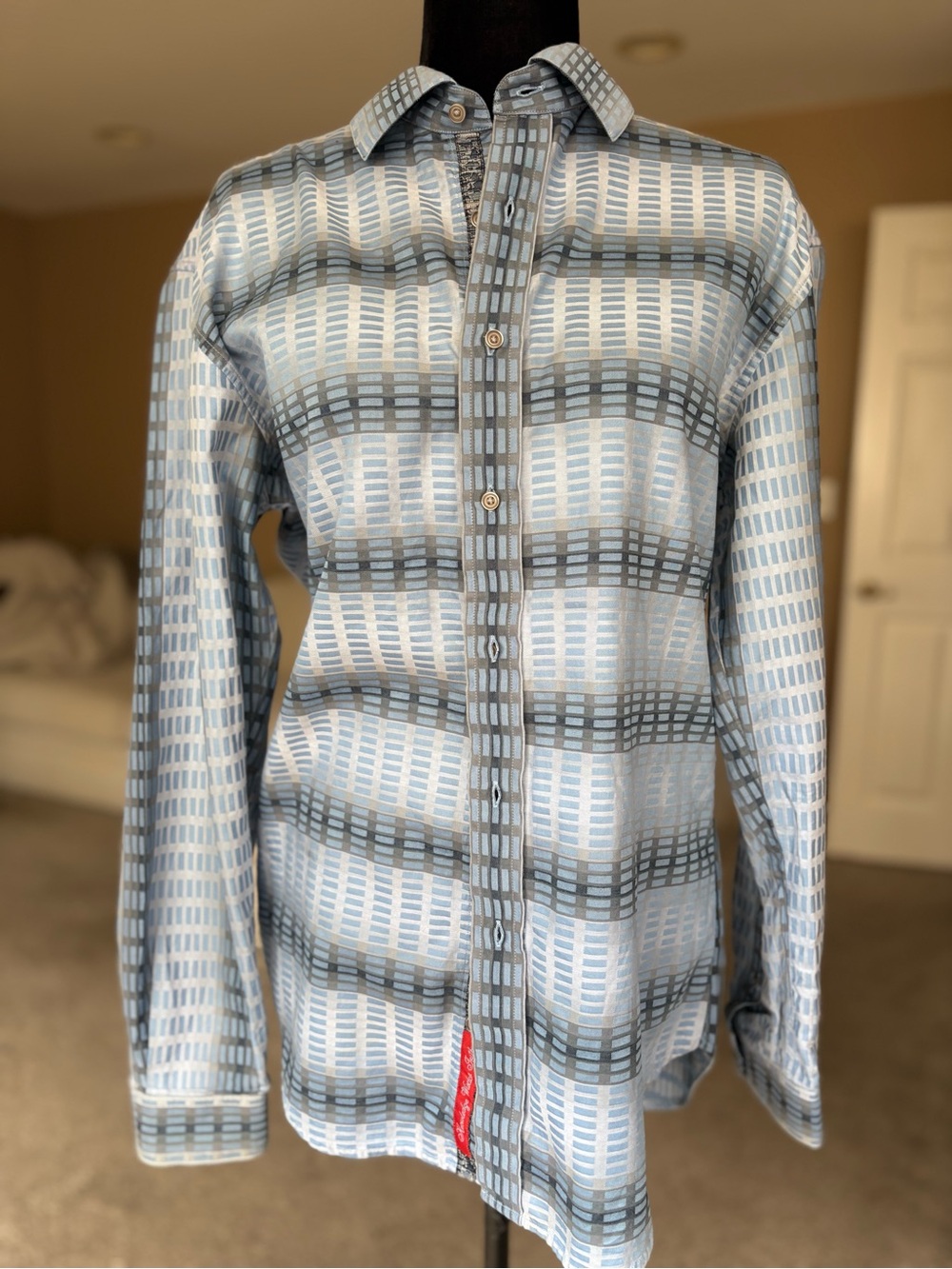 Robert Graham Men's Light Blue Patterned Button-Up Shirt Size L